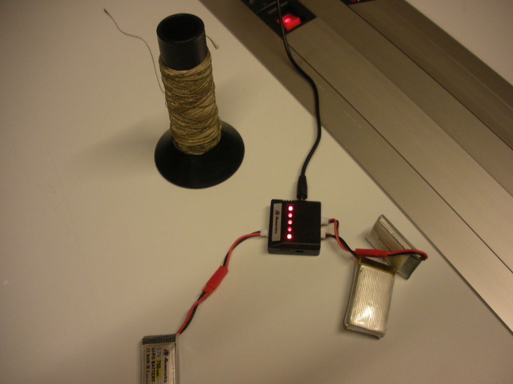 Pruebas con hilo de coser conductor